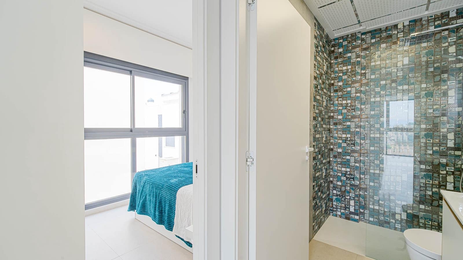 4 makuuhuone Huvila myytävänä paikassa Orihuela Costa mukana uima-altaan - 650 000 € (Ref: 9939644)