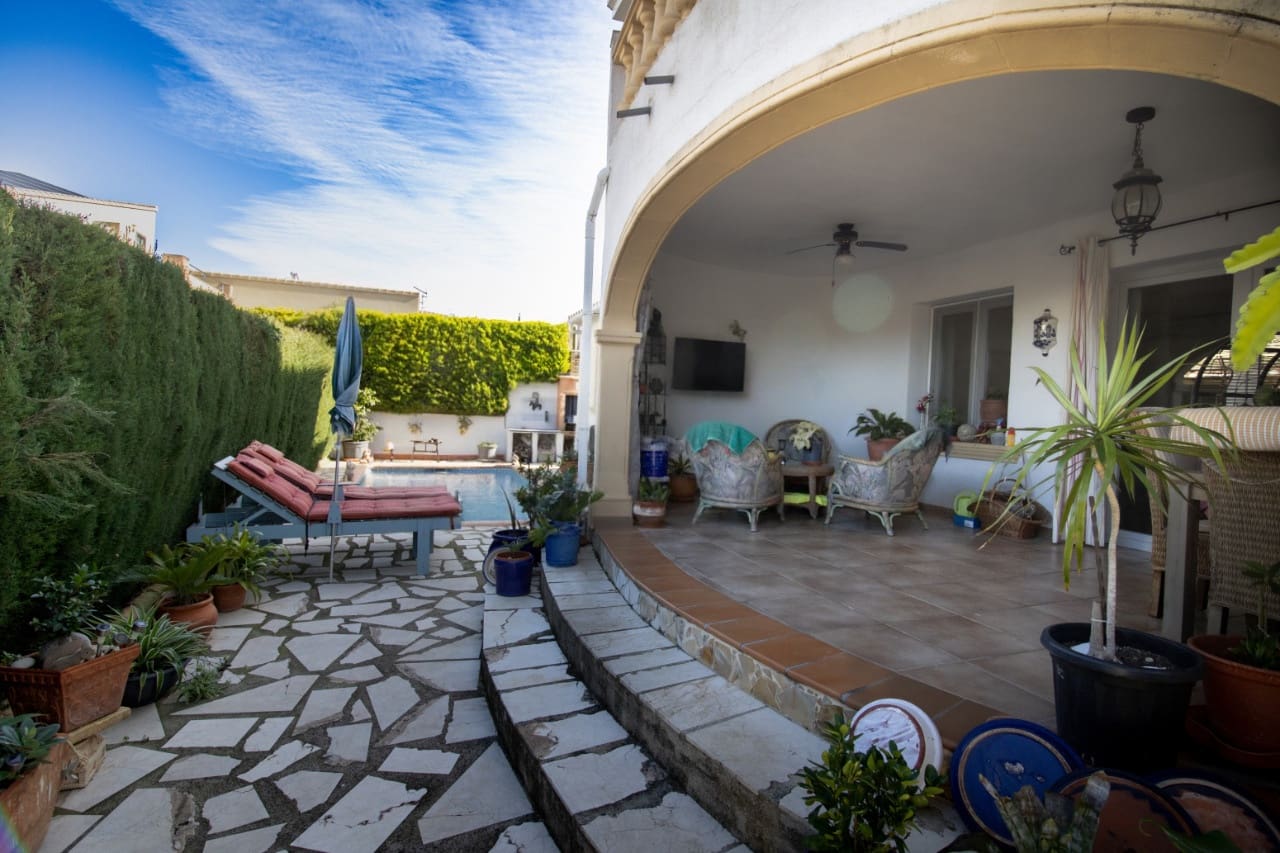 3 sypialnia Willa na sprzedaż w Denia z basenem garażem - 495 000 € (Ref: 9939664)