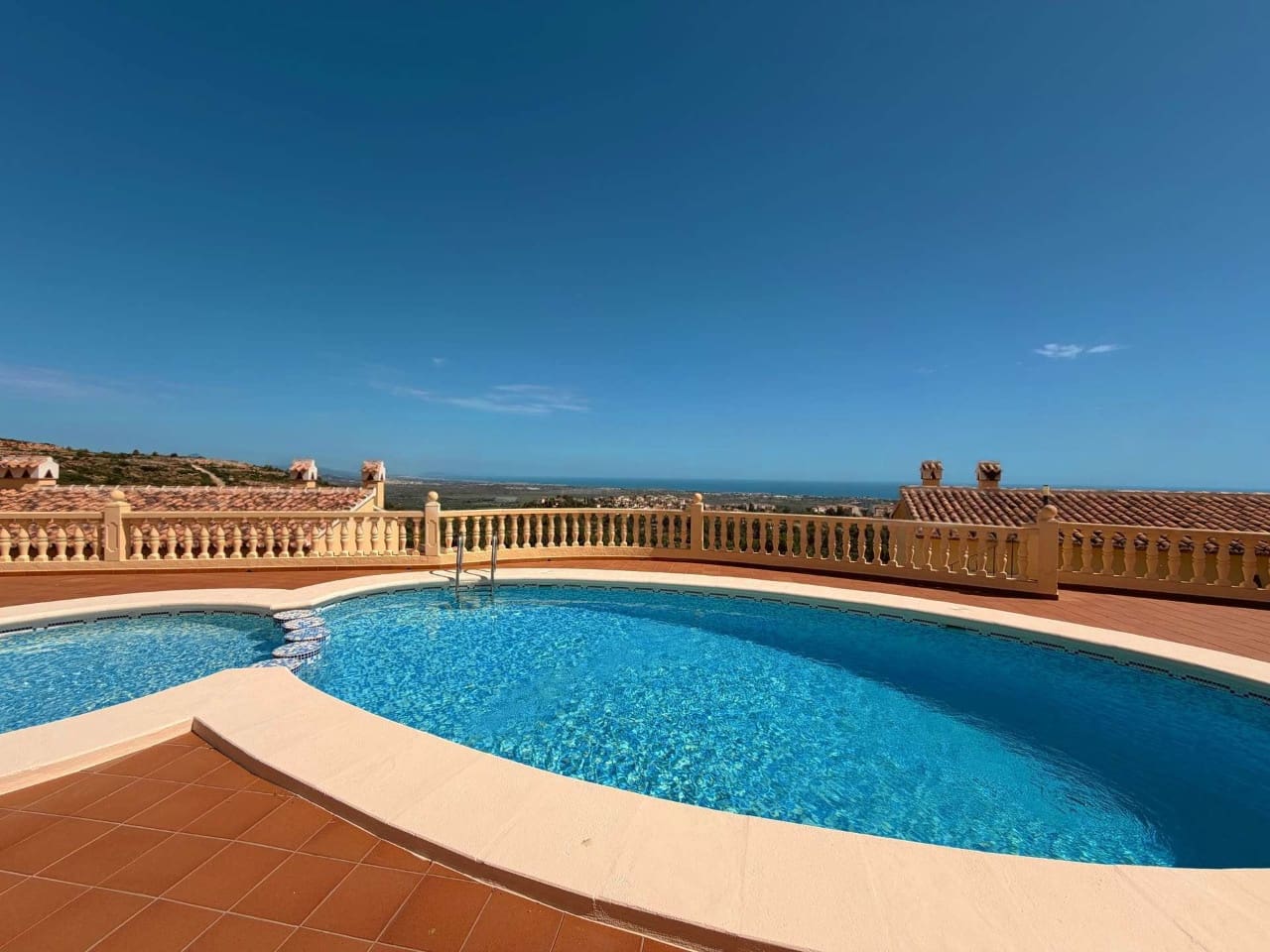 3 bedroom Townhouse for sale in Rafol de Almunia with pool - € 225,000 (Ref: 9947393)