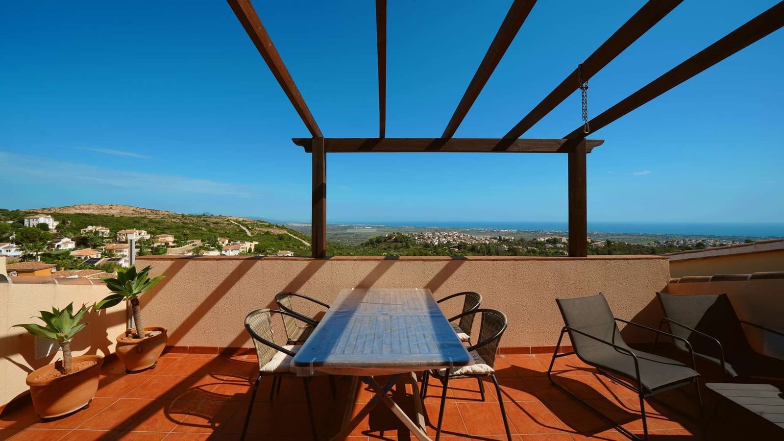 3 bedroom Townhouse for sale in Rafol de Almunia with pool - € 225,000 (Ref: 9947393)