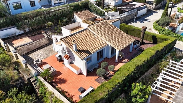 2 soveværelse Villa til salg i Dénia med swimmingpool - € 335.000 (Ref: 1421503)