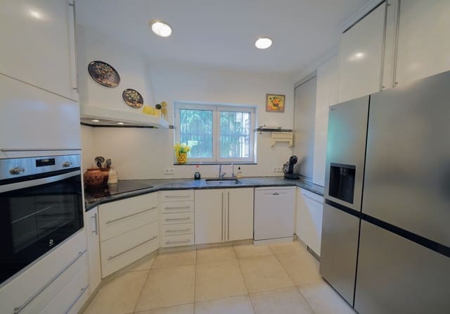 5 bedroom Villa for sale in Dénia with pool garage - € 975,000 (Ref: 1421516)