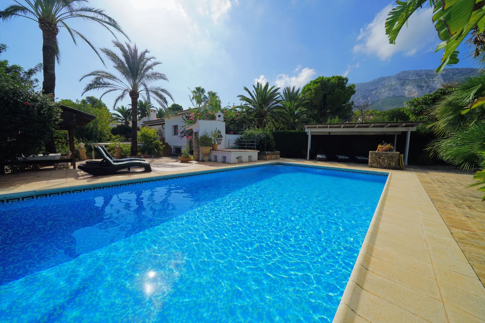 5 bedroom Villa for sale in Denia with pool garage - € 975,000 (Ref: 1421516)