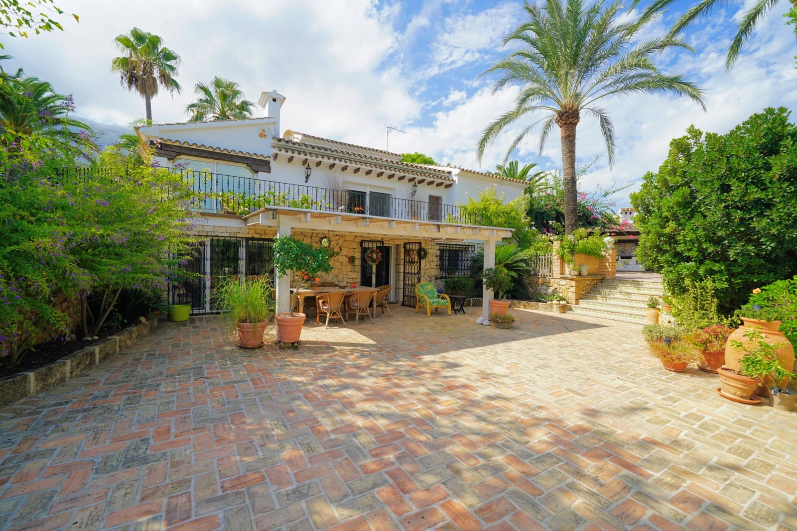 5 bedroom Villa for sale in Denia with pool garage - € 975,000 (Ref: 1421516)