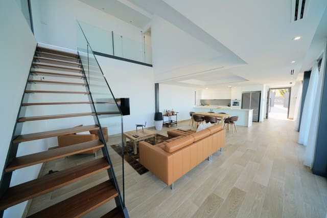 3 soveværelse Villa til salg i Dénia med swimmingpool - € 845.000 (Ref: 1421552)