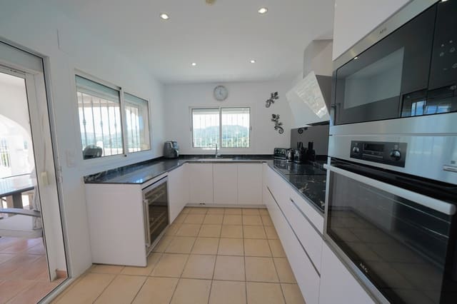 3 soveværelse Villa til salg i Dénia med swimmingpool - € 425.000 (Ref: 1421563)