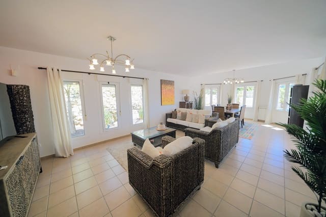 3 soveværelse Villa til salg i Dénia med swimmingpool - € 425.000 (Ref: 1421563)