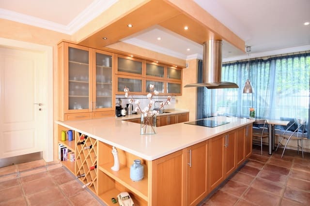 4 slaapkamer Villa te koop in Moraira, Teulada-Moraira met zwembad - € 995.000 (Ref: 1424744)