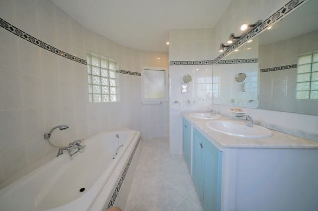 4 slaapkamer Villa te koop in Dénia met zwembad - € 670.000 (Ref: 1443339)
