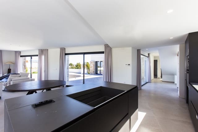 4 bedroom Villa for sale in Dénia with pool - € 1,795,000 (Ref: 5820889)