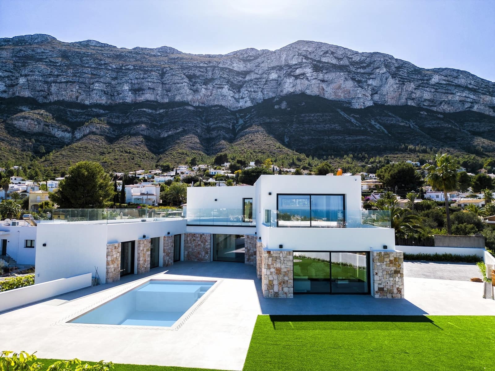 4 slaapkamer Villa te koop in Denia met zwembad - € 1.795.000 (Ref: 5820889)