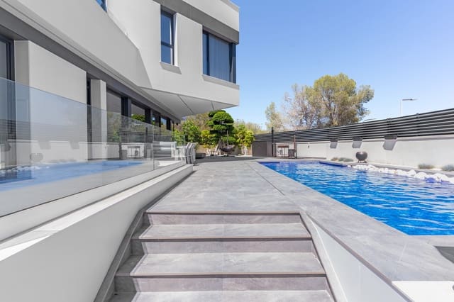 4 soveværelse Villa til salg i Benidorm med swimmingpool - € 2.500.000 (Ref: 5820978)