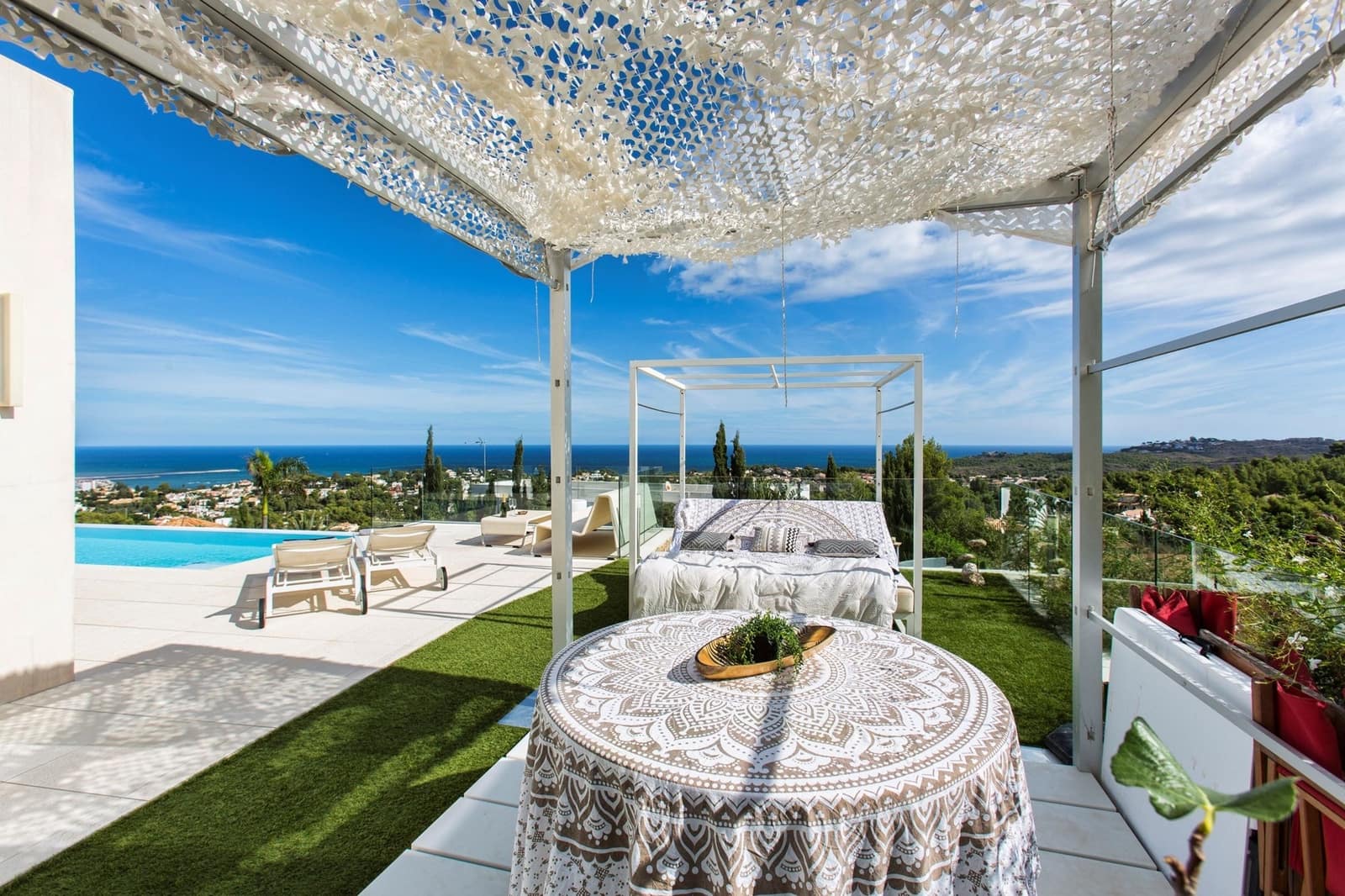 4 soveværelse Villa til salg i Denia med swimmingpool - € 1.550.000 (Ref: 5821003)