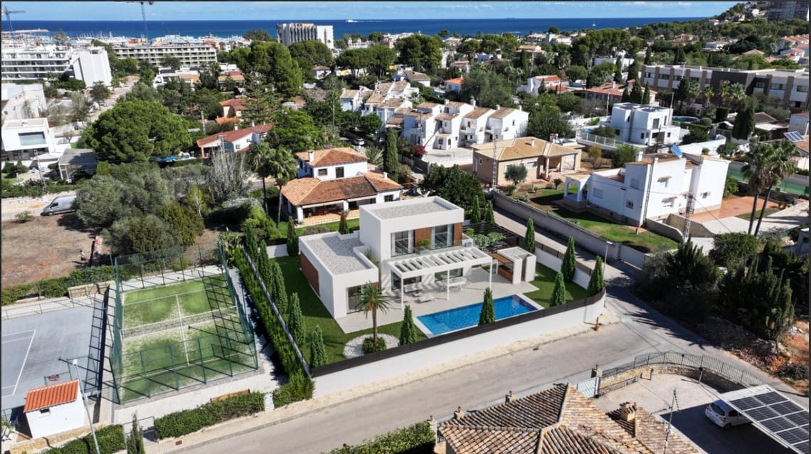 4 soveværelse Villa til salg i Denia med swimmingpool - € 1.375.000 (Ref: 5821027)