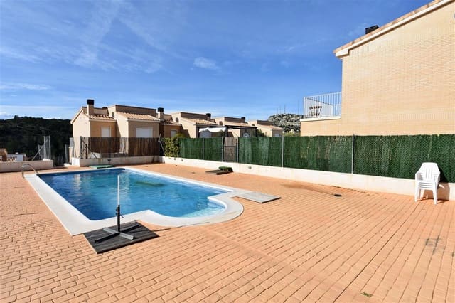 3 bedroom Villa for sale in Dénia with pool - € 220,000 (Ref: 5821062)