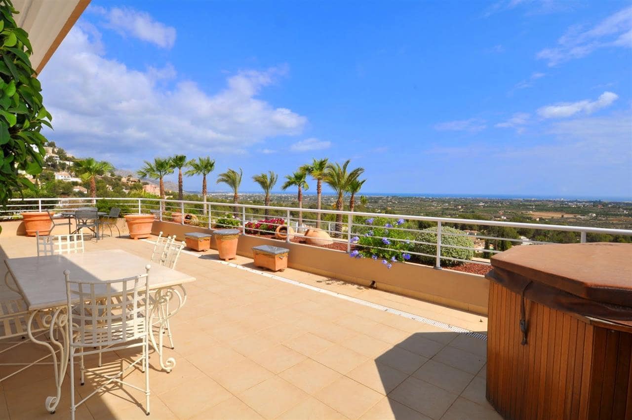 3 soveværelse Lejlighed til salg i Denia med swimmingpool - € 530.000 (Ref: 5821070)