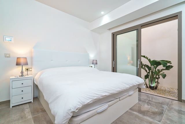 4 bedroom Villa for sale in Javea / Xàbia with pool - € 1,795,000 (Ref: 5823229)