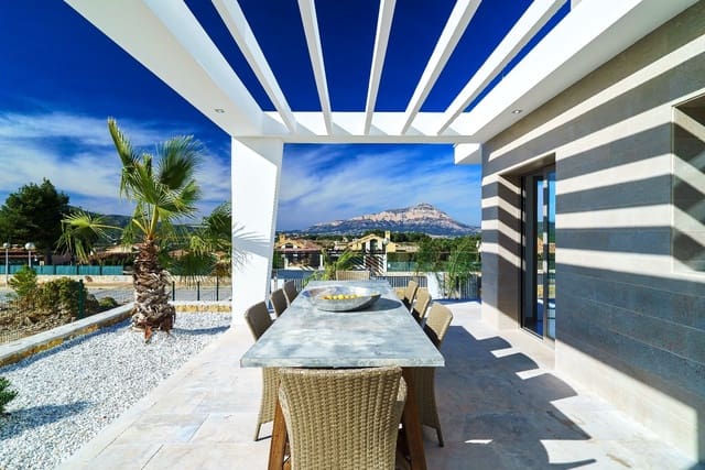 4 bedroom Villa for sale in Javea / Xàbia with pool - € 1,795,000 (Ref: 5823229)