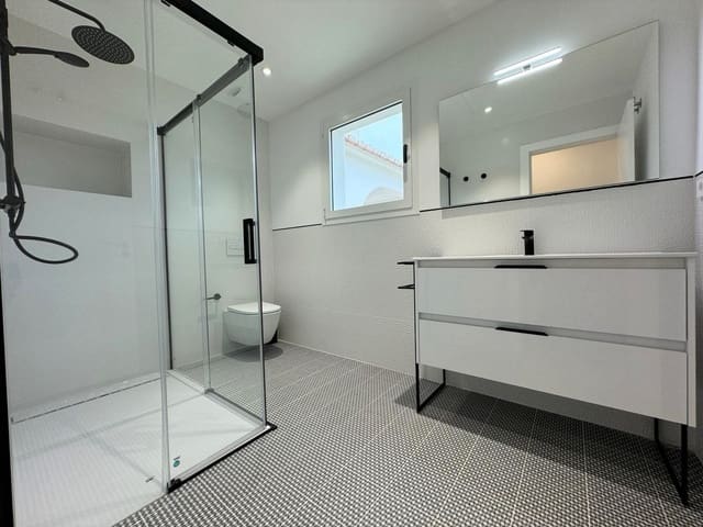 4 slaapkamer Villa te koop in Dénia met zwembad - € 840.000 (Ref: 8189488)