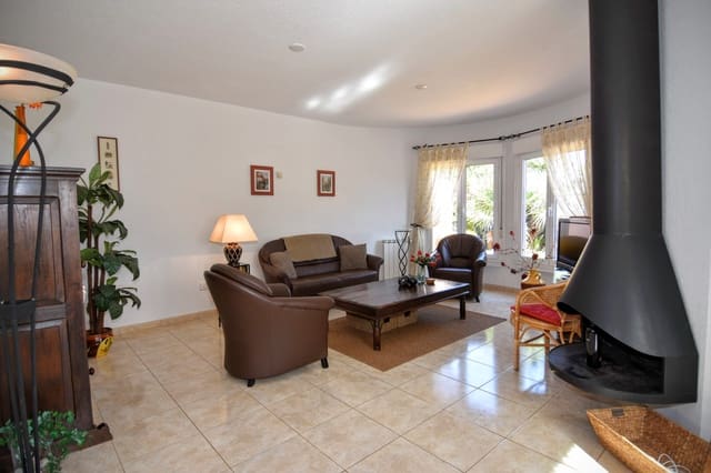 3 soveværelse Villa til salg i Dénia med swimmingpool - € 220.000 (Ref: 9566667)