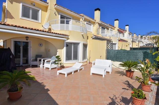 3 soveværelse Villa til salg i Dénia med swimmingpool - € 220.000 (Ref: 9566667)