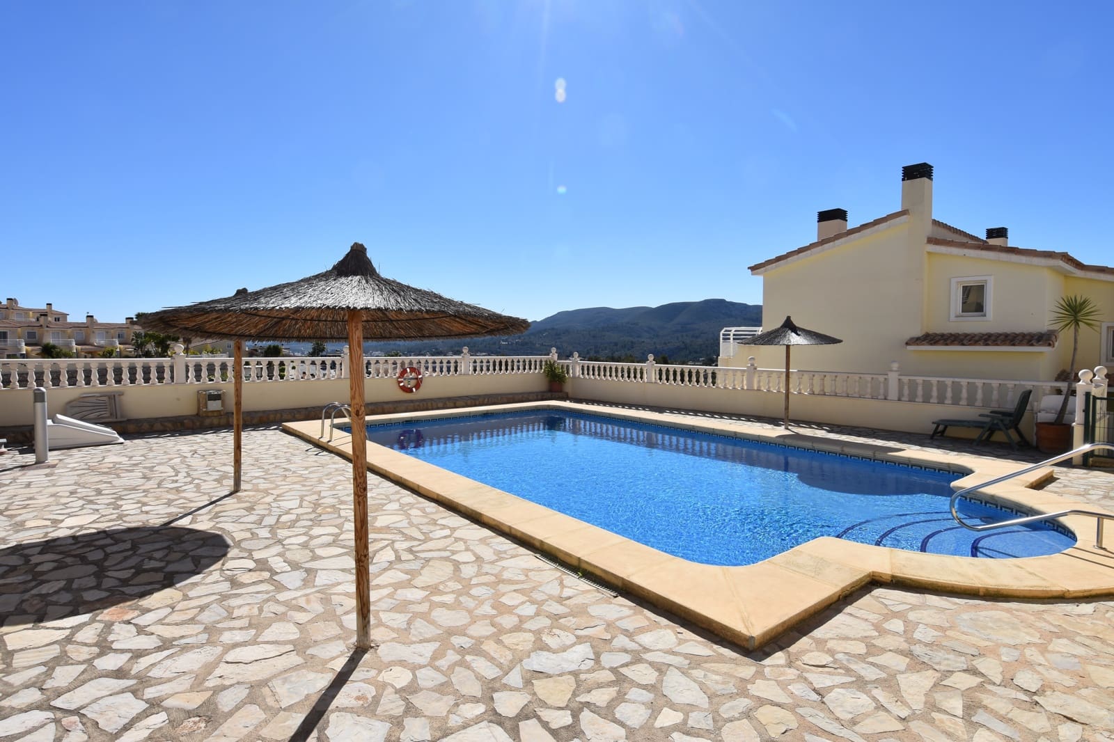 3 soveværelse Villa til salg i Denia med swimmingpool - € 220.000 (Ref: 9566667)