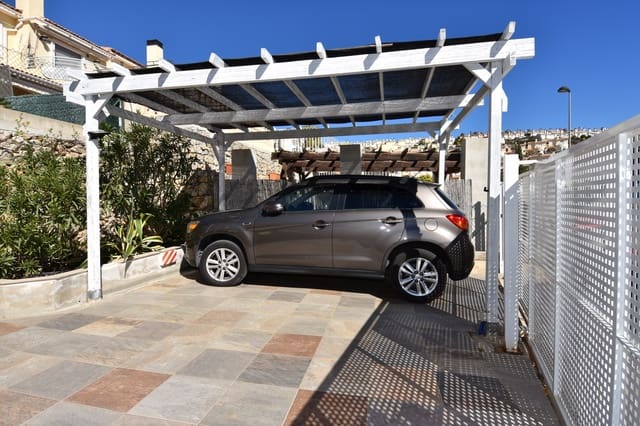 3 soveværelse Villa til salg i Dénia med swimmingpool - € 220.000 (Ref: 9566667)