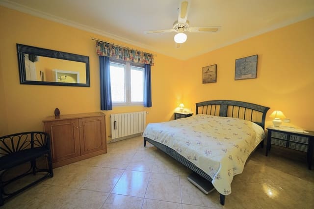 Chalet de 5 habitaciones en Pedreguer en venta con piscina - 695.000 € (Ref: 9863880)