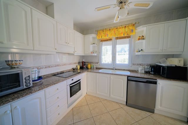 Chalet de 5 habitaciones en Pedreguer en venta con piscina - 695.000 € (Ref: 9863880)