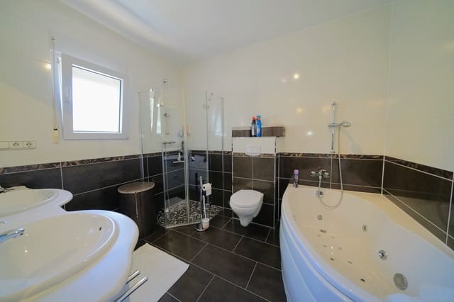 Chalet de 5 habitaciones en Pedreguer en venta con piscina - 695.000 € (Ref: 9863880)