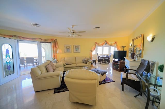 Chalet de 5 habitaciones en Pedreguer en venta con piscina - 695.000 € (Ref: 9863880)