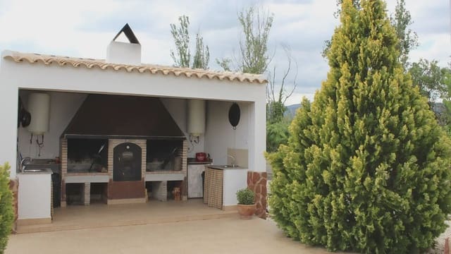 8 bedroom Finca/Country House for sale in Moratalla with pool - € 350,000 (Ref: 9922749)