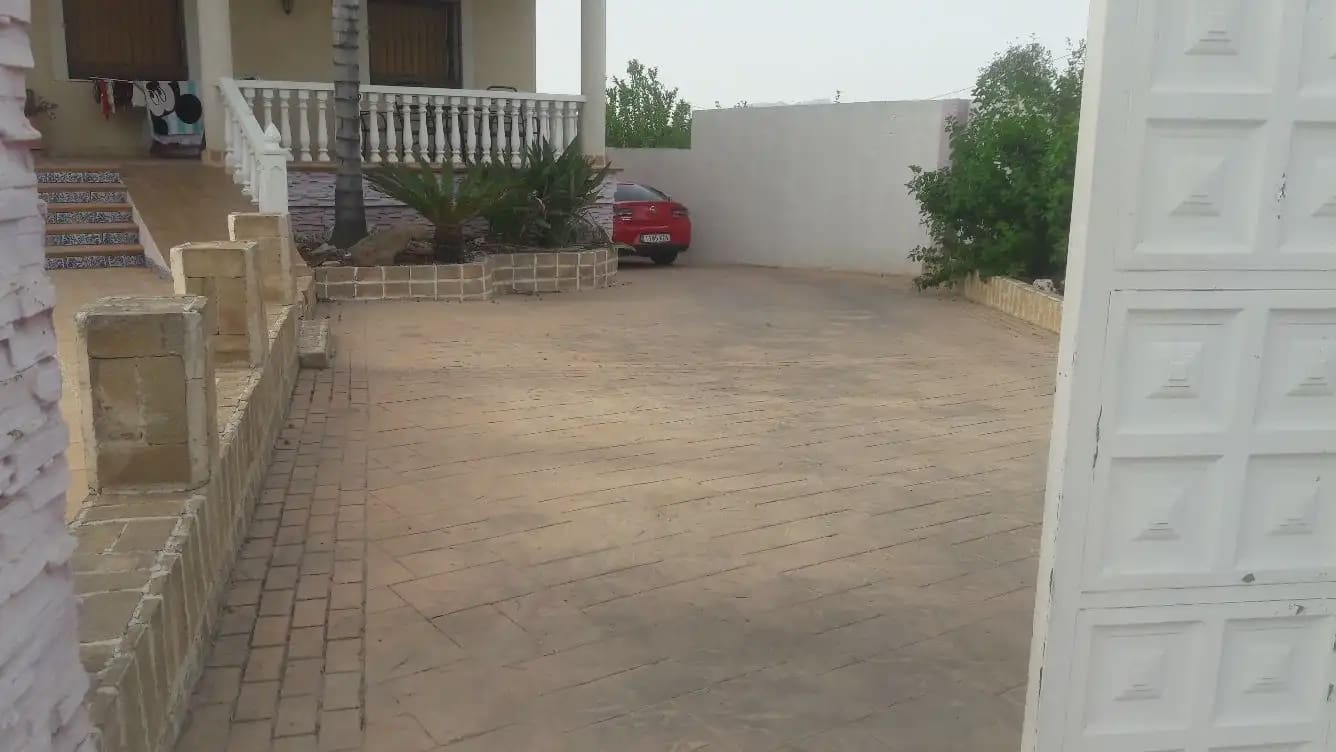 5 bedroom Villa for sale in Beniajan with pool garage - € 385,000 (Ref: 9922753)