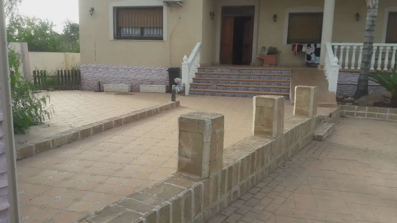 5 bedroom Villa for sale in Beniajan with pool garage - € 385,000 (Ref: 9922753)