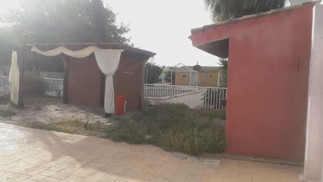 5 bedroom Villa for sale in Beniajan with pool garage - € 385,000 (Ref: 9922753)