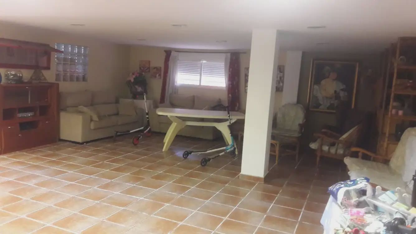 5 bedroom Villa for sale in Beniajan with pool garage - € 385,000 (Ref: 9922753)