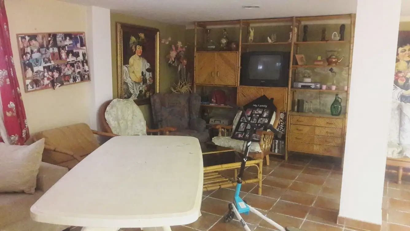5 bedroom Villa for sale in Beniajan with pool garage - € 385,000 (Ref: 9922753)
