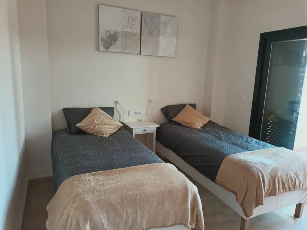 3 bedroom Flat for rent in Hacienda del Alamo with pool - € 1,350 (Ref: 9922771)
