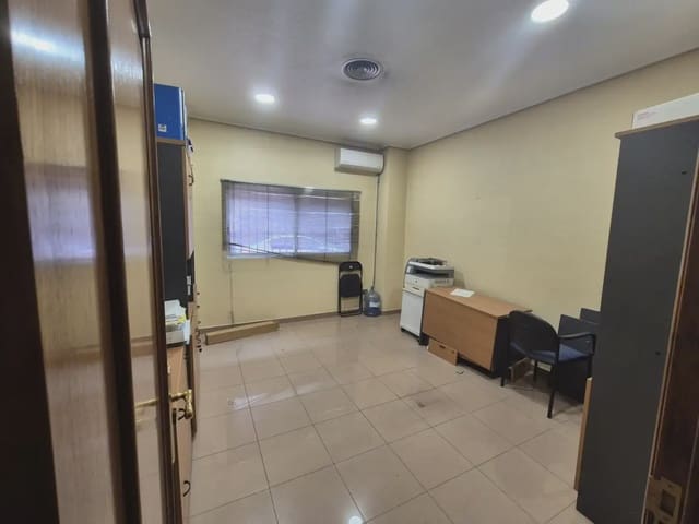 Commercieel te koop in Infante Juan Manuel, Murcia stad - € 215.000 (Ref: 9922780)