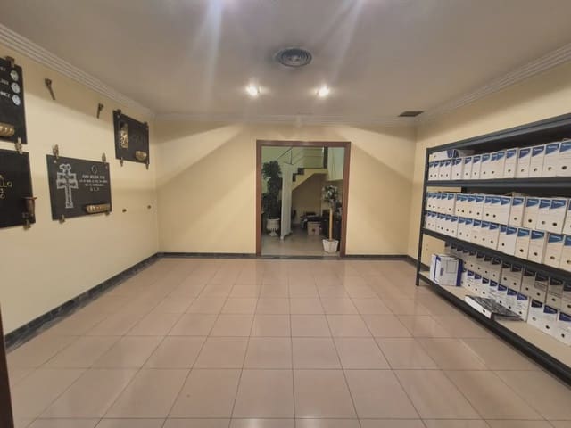 Commercieel te koop in Infante Juan Manuel, Murcia stad - € 215.000 (Ref: 9922780)