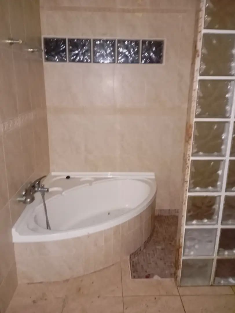 10 soveværelse Villa til salg i Atamaria med swimmingpool garage - € 455.000 (Ref: 9922793)