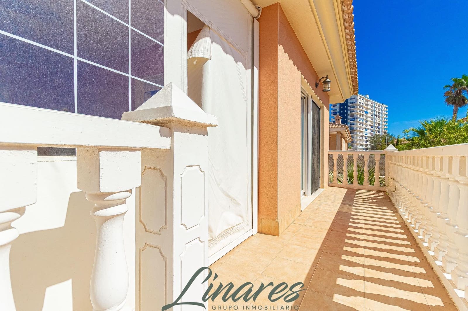 Chalet de 3 habitaciones en La Manga del Mar Menor en venta - 599.000 € (Ref: 10120136)