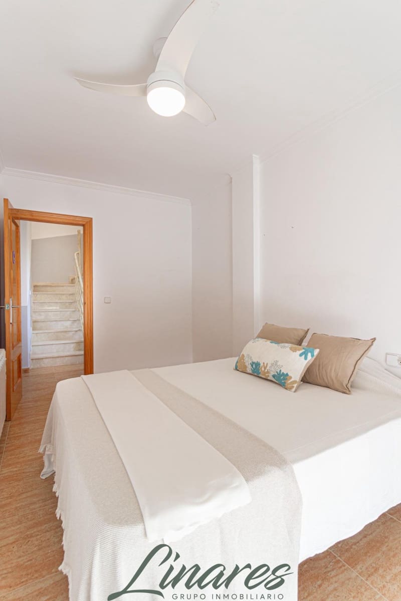 Chalet de 3 habitaciones en La Manga del Mar Menor en venta - 599.000 € (Ref: 10120136)