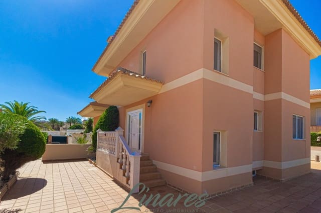 Chalet de 3 habitaciones en La Manga del Mar Menor en venta - 599.000 € (Ref: 10120136)