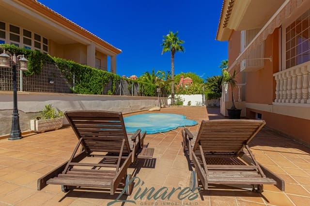 Chalet de 3 habitaciones en La Manga del Mar Menor en venta - 599.000 € (Ref: 10120136)