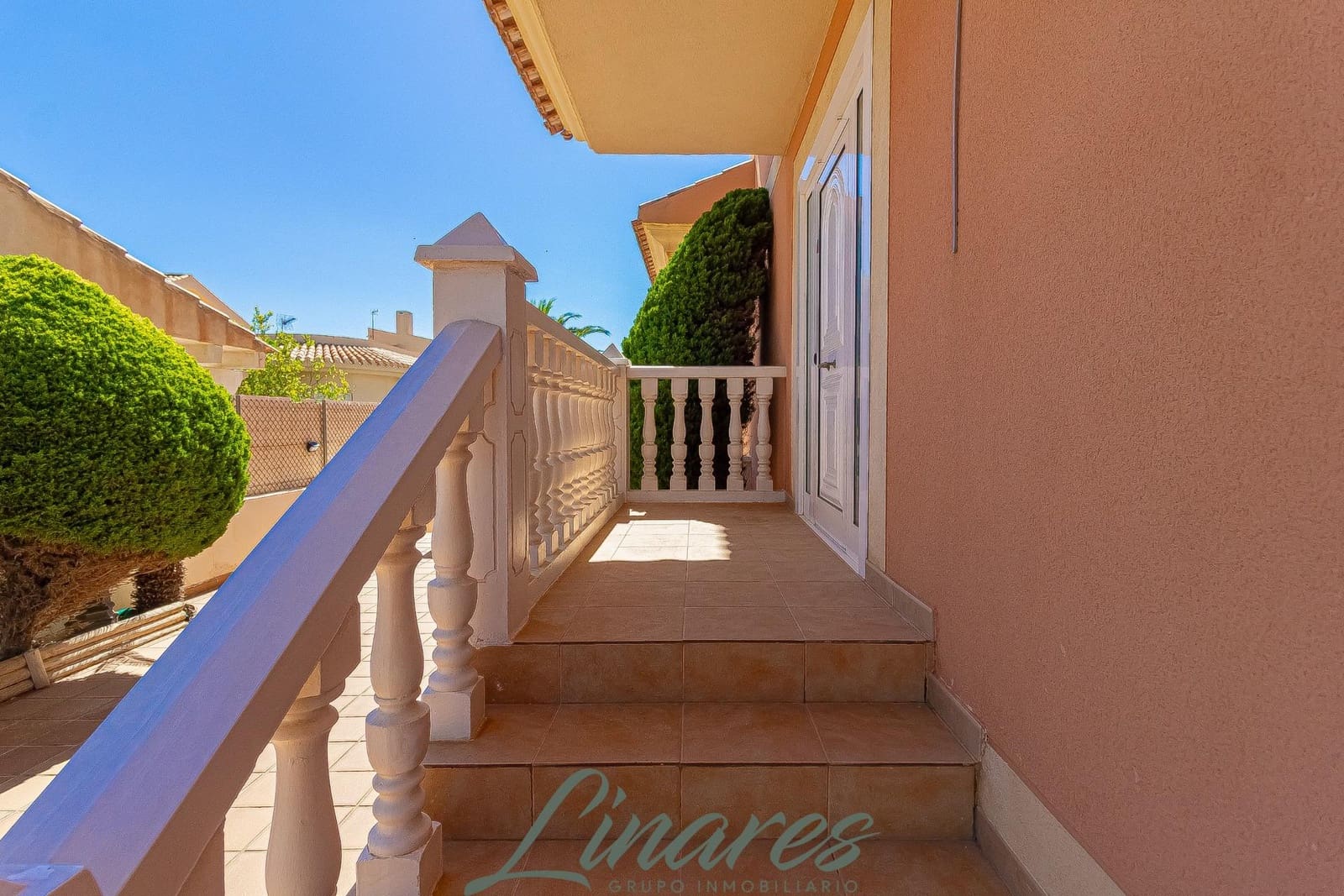 Chalet de 3 habitaciones en La Manga del Mar Menor en venta - 599.000 € (Ref: 10120136)