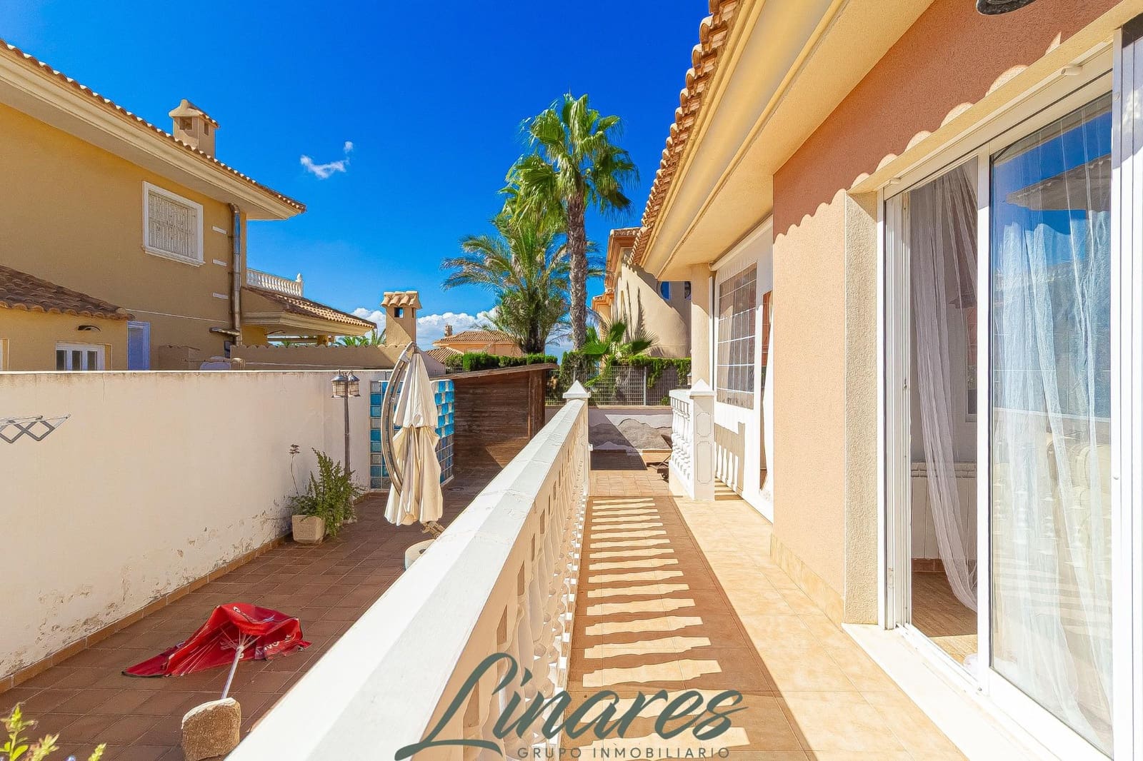 Chalet de 3 habitaciones en La Manga del Mar Menor en venta - 599.000 € (Ref: 10120136)