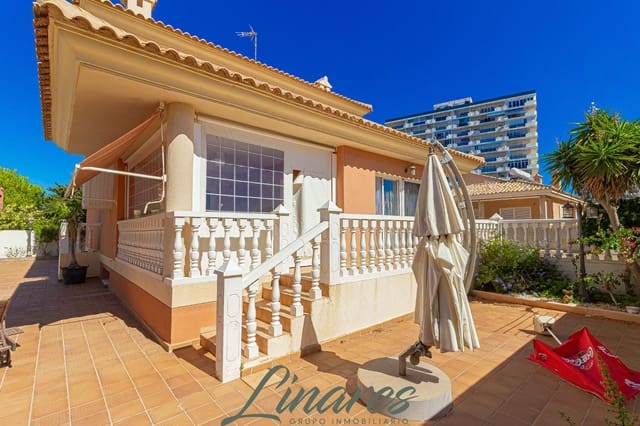 Chalet de 3 habitaciones en La Manga del Mar Menor en venta - 599.000 € (Ref: 10120136)