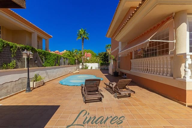 Chalet de 3 habitaciones en La Manga del Mar Menor en venta - 599.000 € (Ref: 10120136)