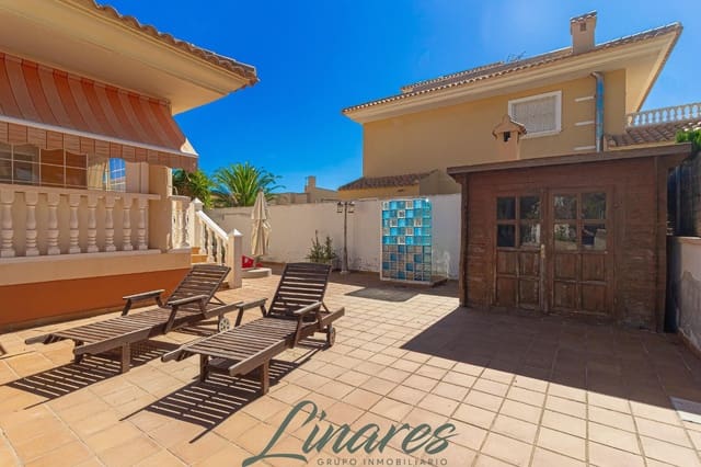 Chalet de 3 habitaciones en La Manga del Mar Menor en venta - 599.000 € (Ref: 10120136)